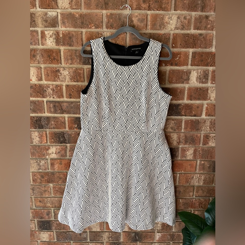 Banana Republic Black and White A-Line Midi Dress - Picture 2 of 5